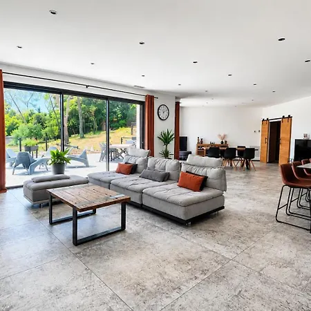 Vila Design- Piscine- Loisirs Prives